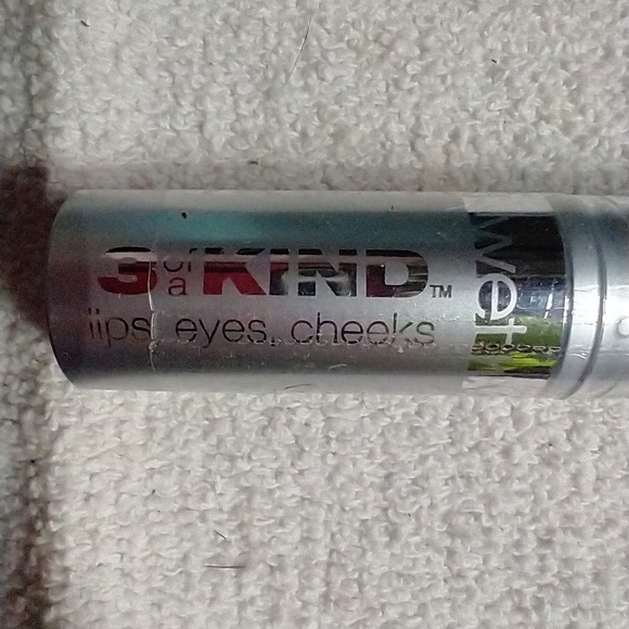 Wet n wild 3 of a kind lips eyes cheeks 730 plage de la cote est - Picture 1 of 3